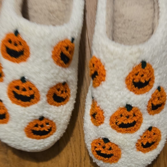 Cozy White Slippers with Orange Pumpkins - Picture 1 of 4
